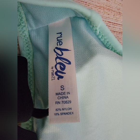 Ladies 2pc Swimwear - Picture 6 of 6